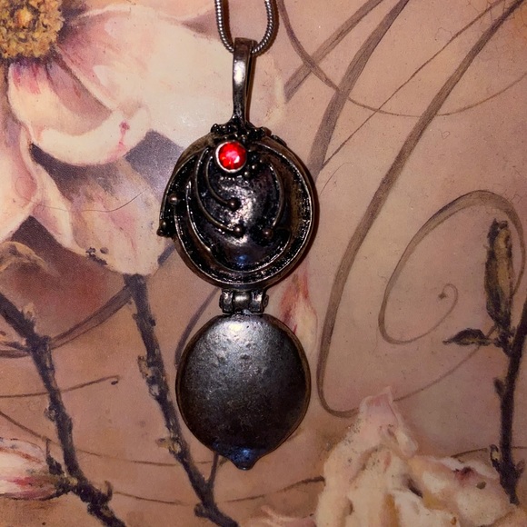The Vampire Diaries Elena Necklace - Picture 2 of 3